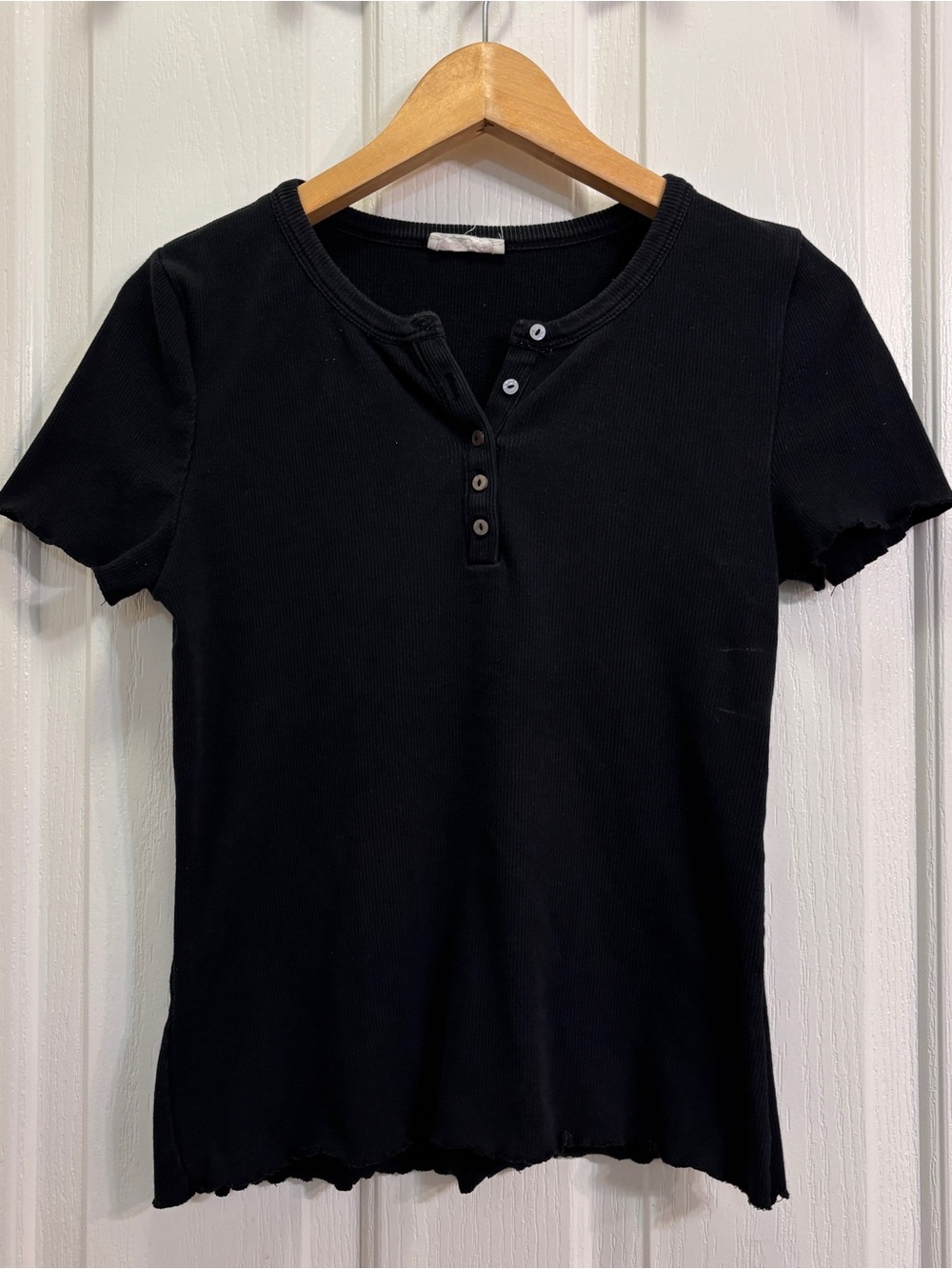 Riley & Rae Black Ribbed Henley Short Sleeve Tee - Picture 5 of 9